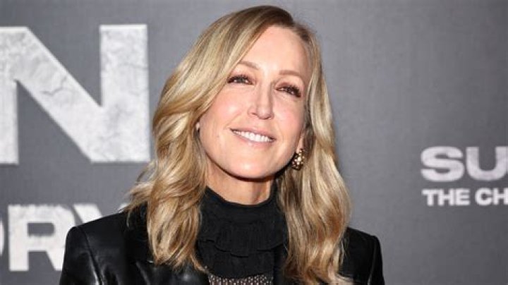 Unveiling Lara Spencer's Stature: How Tall Is The TV Host?